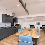 Concert Square Apartments By Happy Days